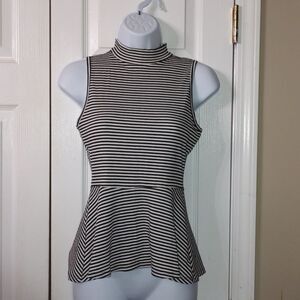 A Byers Juniors  black white striped  sleeveless top  Sz M